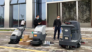 驾驶式扫地车、、电动洗地机助力深圳抗疫